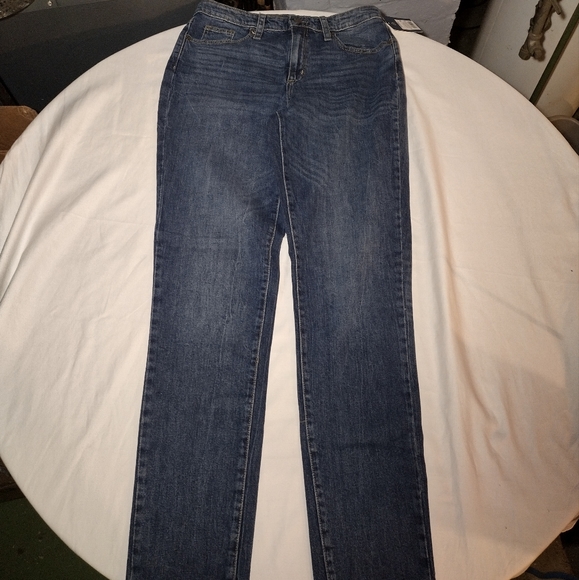 Universal Thread Washed Blue High-Rise Straight Leg Medium Wash Jeans - Picture 2 of 14